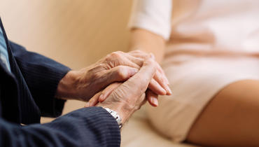 © - fotolia.com Comforting patient